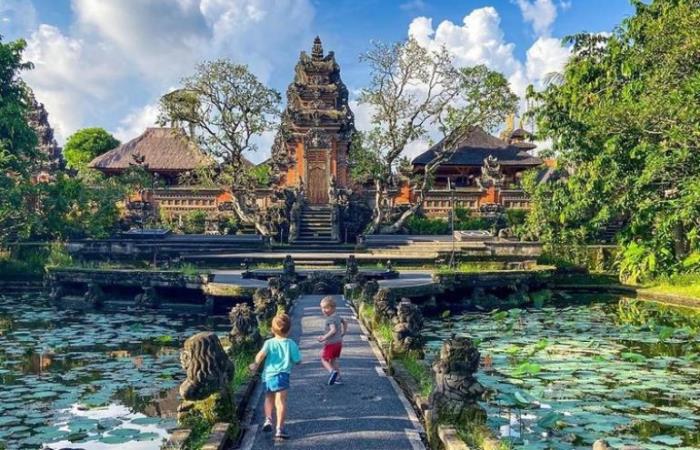 10 Tempat Wisata di Indonesia Paling Hits dan Populer